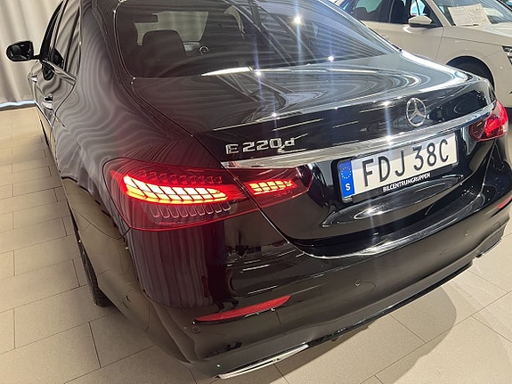 Mercedes-Benz E220 6 of 26