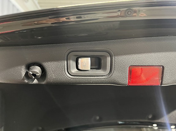 Mercedes-Benz E220 11 of 26