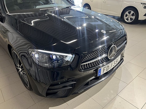 Mercedes-Benz E220 3 of 26