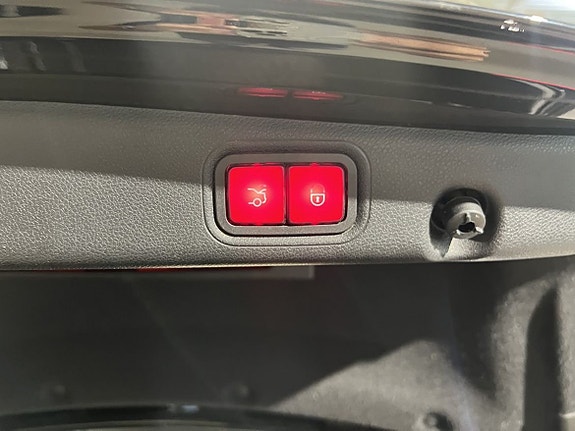 Mercedes-Benz E220 9 of 26