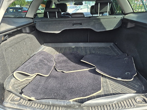 Ford Mondeo 27 of 30