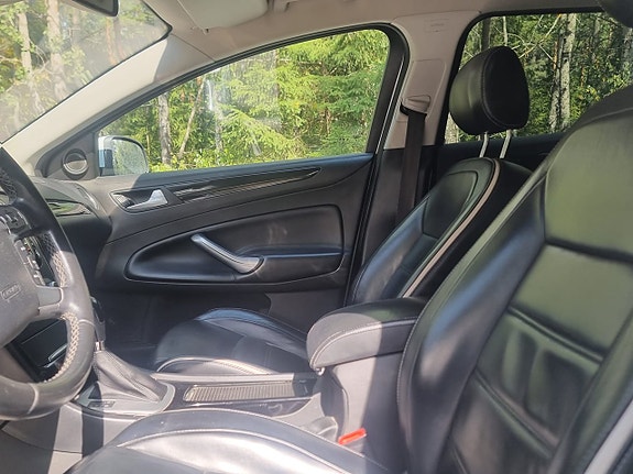 Ford Mondeo 16 of 30
