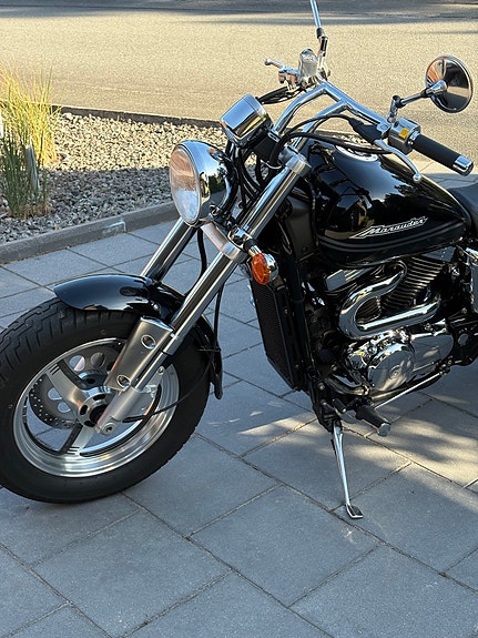 Suzuki VZ800 Marauder 2 of 5