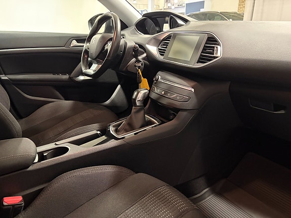 Peugeot 308 SW 9 of 13