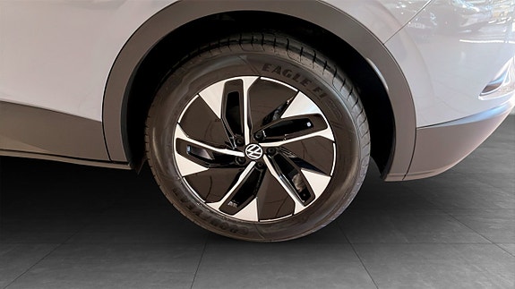 Volkswagen ID.4 6 of 12