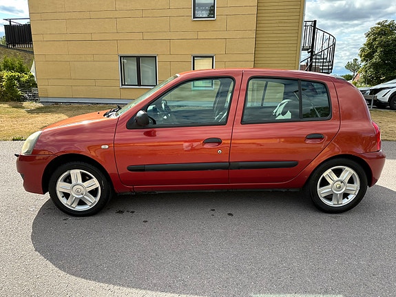 Renault Clio 2 of 10
