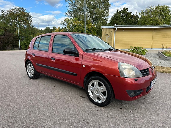 Renault Clio 6 of 10