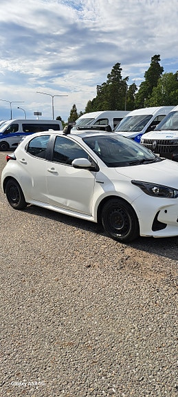 Toyota Yaris 2 of 6