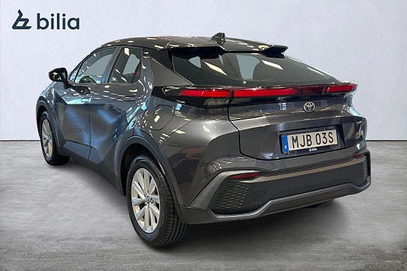 Toyota C-HR 2 of 21