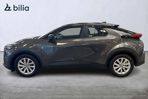 Toyota C-HR 3 of 21