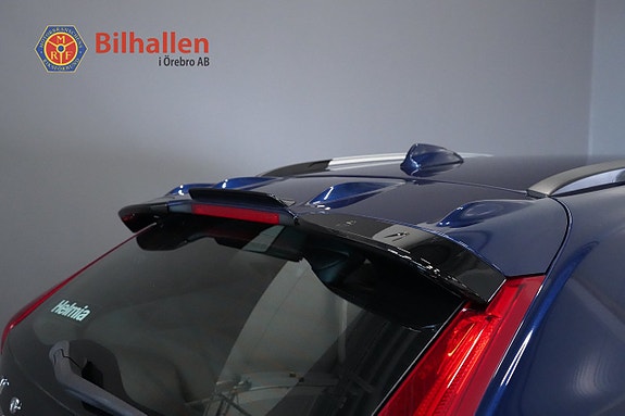Volvo V40 Cross Country 13 of 28