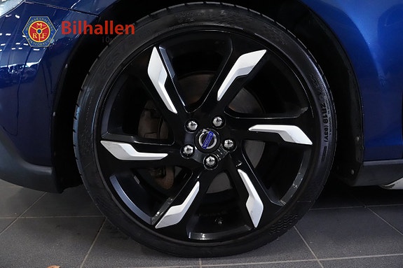 Volvo V40 Cross Country 4 of 28