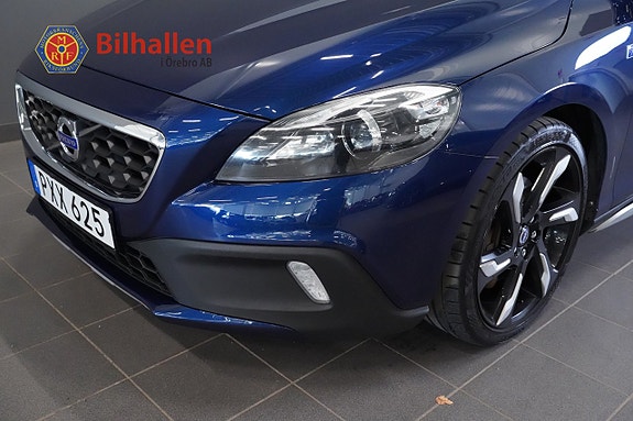 Volvo V40 Cross Country 2 of 28