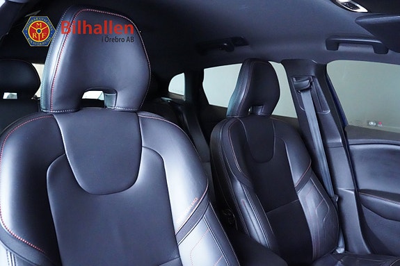 Volvo V40 Cross Country 17 of 28