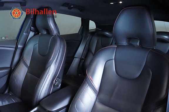 Volvo V40 Cross Country 6 of 28