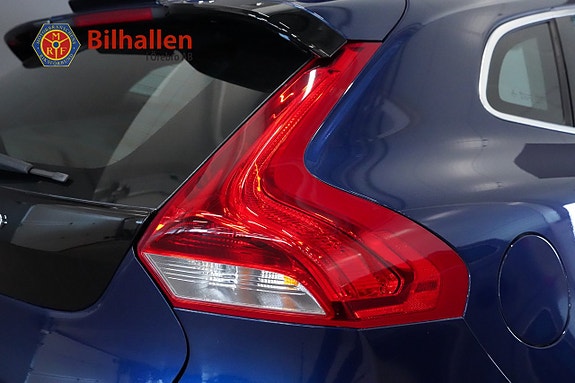 Volvo V40 Cross Country 14 of 28