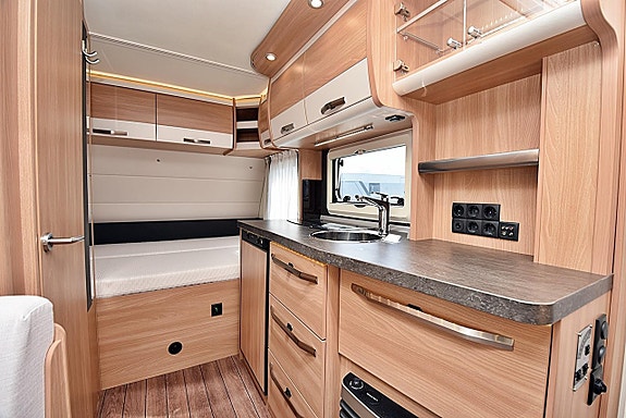 Knaus 420 QD Südwind Silver Selection, Dubbelbädd 9 of 24