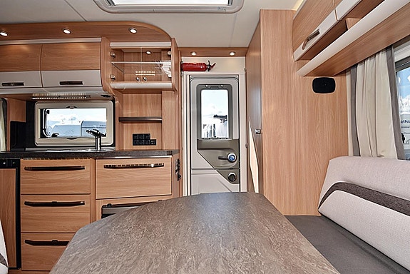 Knaus 420 QD Südwind Silver Selection, Dubbelbädd 8 of 24