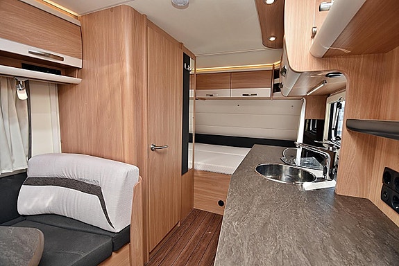 Knaus 420 QD Südwind Silver Selection, Dubbelbädd 5 of 24