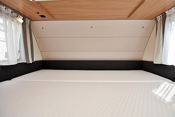 Knaus 420 QD Südwind Silver Selection, Dubbelbädd 11 of 24