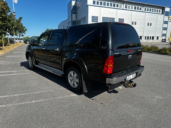 Toyota HiLux 2 of 3