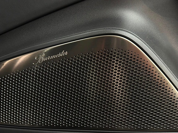 Porsche Macan Turbo 18 of 18