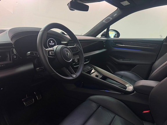 Porsche Macan Turbo 17 of 18