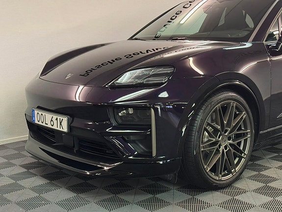 Porsche Macan Turbo 2 of 18