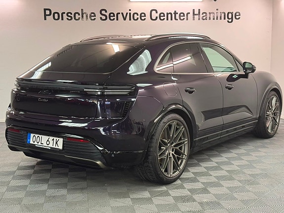 Porsche Macan Turbo 6 of 18