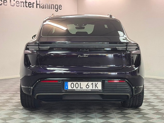 Porsche Macan Turbo 10 of 18