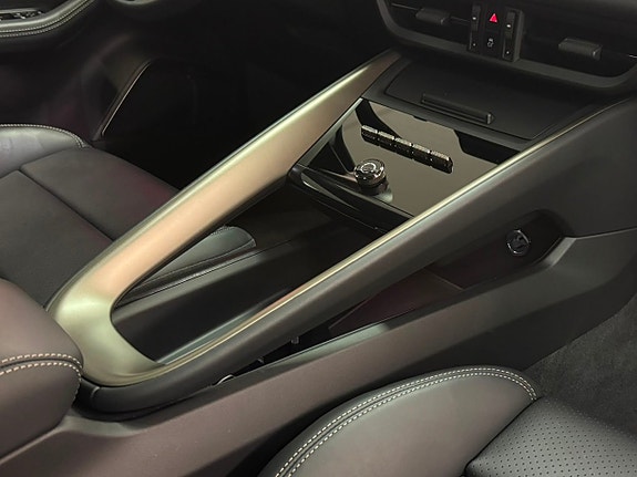 Porsche Macan Turbo 13 of 18