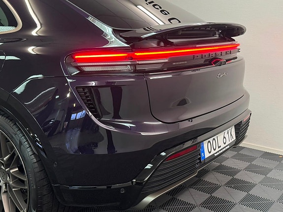 Porsche Macan Turbo 8 of 18