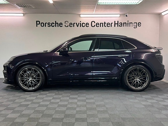 Porsche Macan Turbo 5 of 18