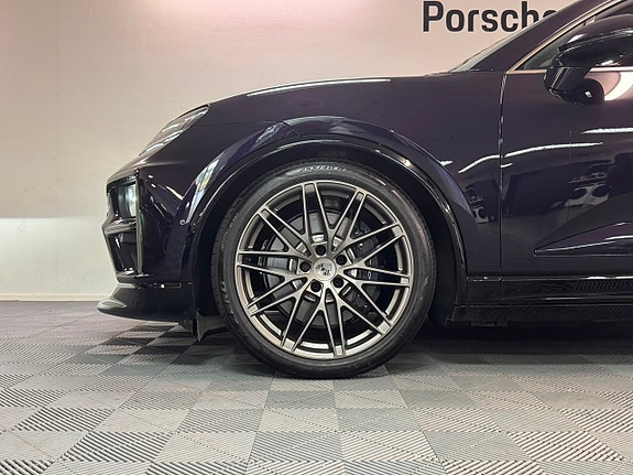 Porsche Macan Turbo 4 of 18