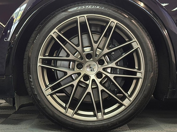 Porsche Macan Turbo 3 of 18