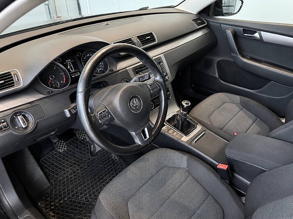 Volkswagen Passat 4 of 6