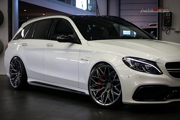 Mercedes-Benz C63 3 of 30