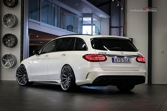 Mercedes-Benz C63 2 of 30
