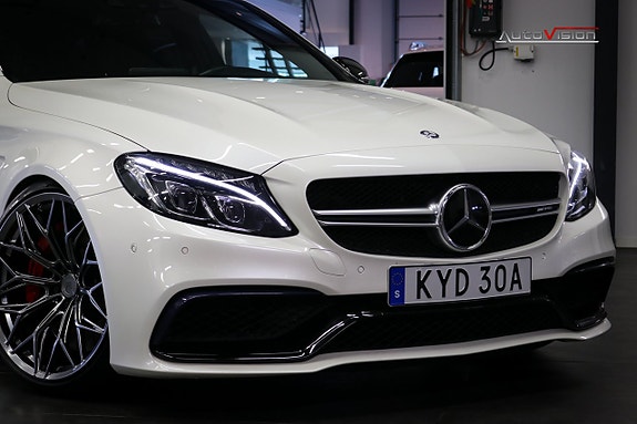 Mercedes-Benz C63 4 of 30