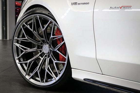 Mercedes-Benz C63 11 of 30