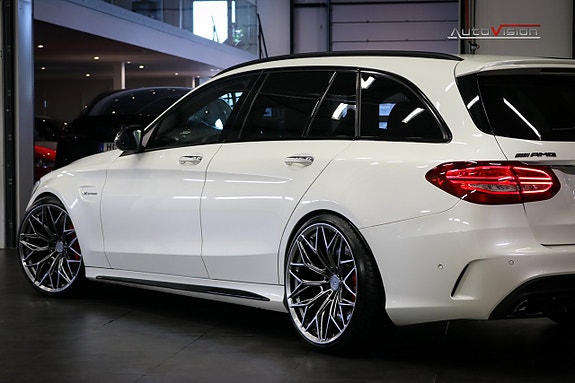 Mercedes-Benz C63 5 of 30