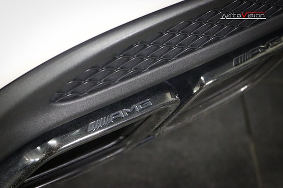 Mercedes-Benz C63 10 of 30