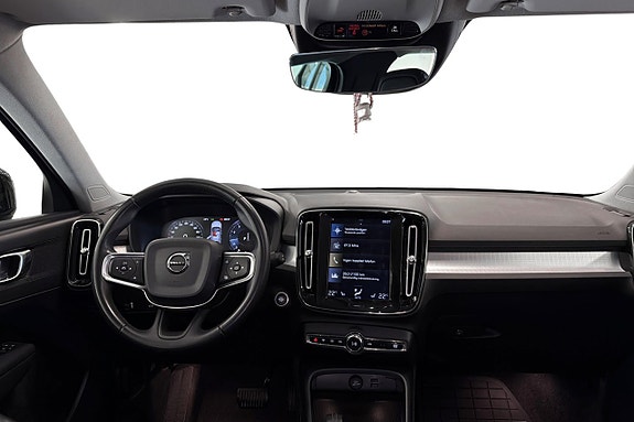 Volvo XC40 11 of 18