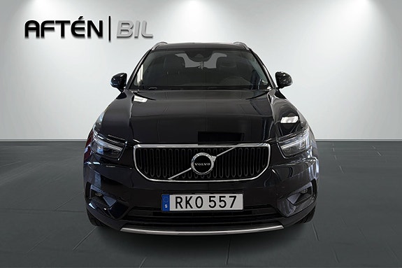 Volvo XC40 2 of 18