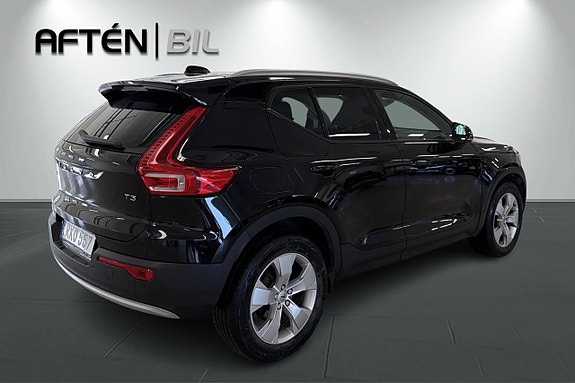 Volvo XC40 8 of 18