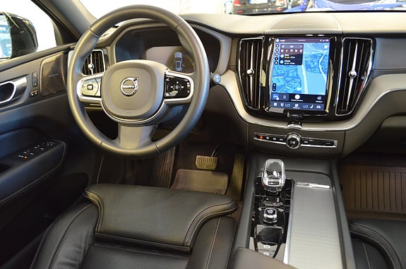 Volvo XC60 2 of 26