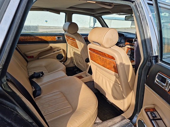 Jaguar XJ40 5 of 5