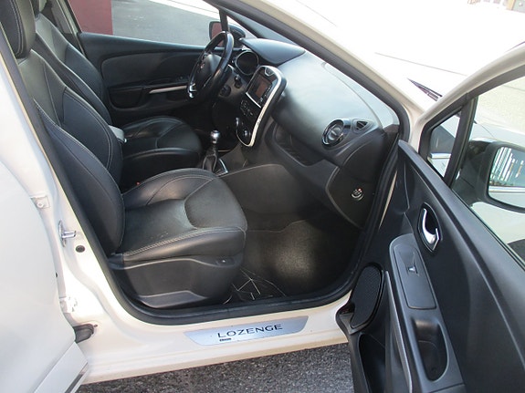 Renault Clio 9 of 15