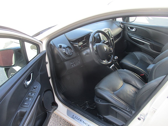 Renault Clio 10 of 15