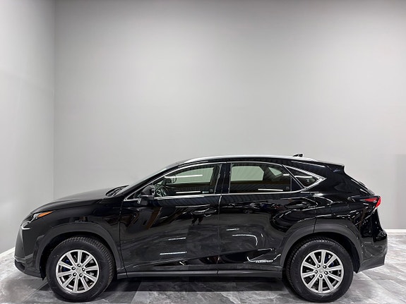 Lexus NX300h 4 of 25